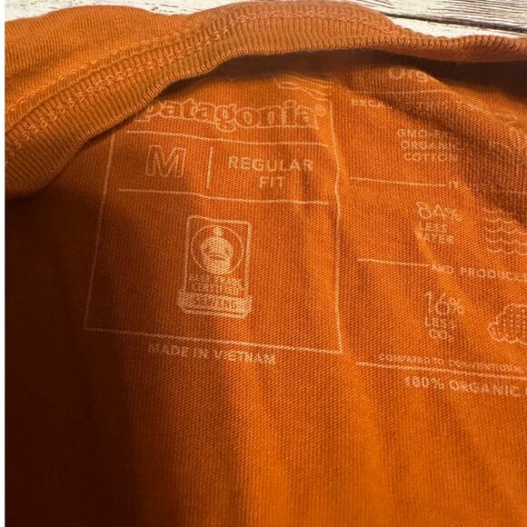 Patagonia T-Shirt Size Medium Regular Fit Burnt Orange Short-Sleeve Tee Hiking - Picture 4 of 6